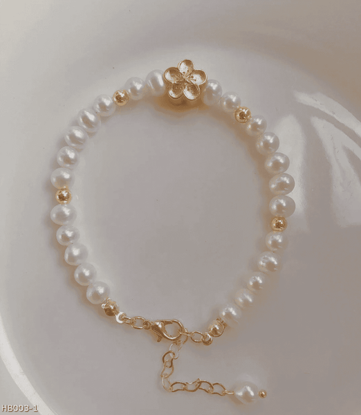 Pearl bracelet online on sale