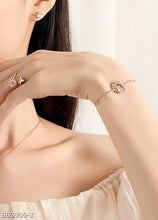 Daisy Garden Bee Moonstone Microset bracelet