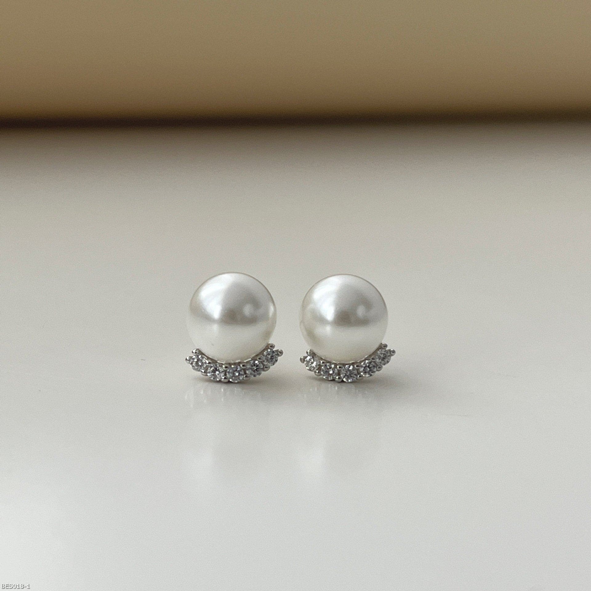 Light luxy microset zircon pearl earrings