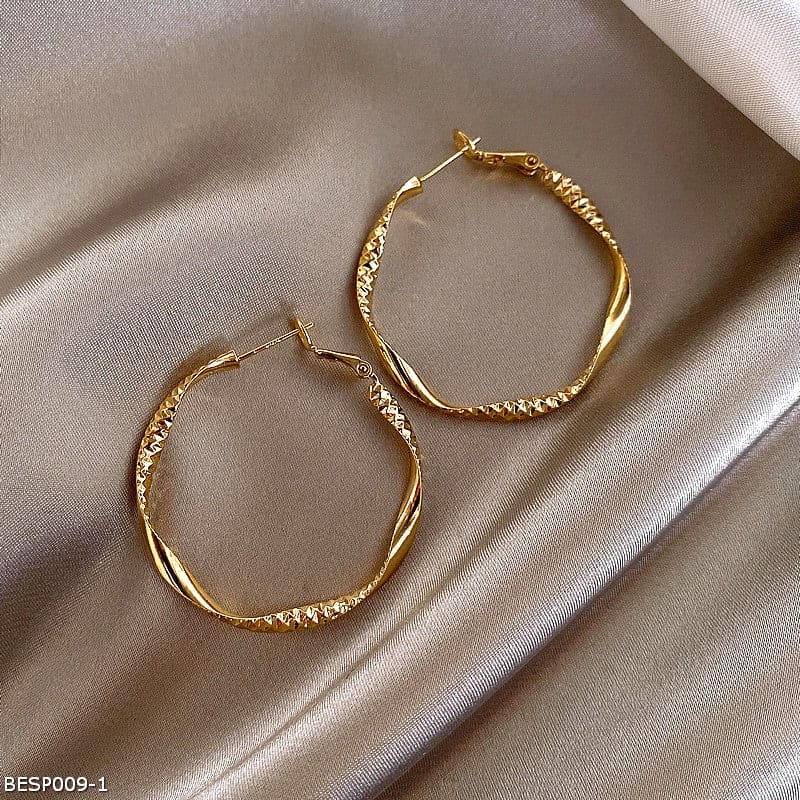 Minimalist metal hoop earrings