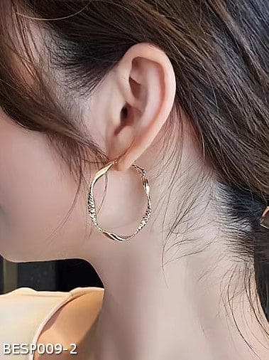 Minimalist metal hoop earrings