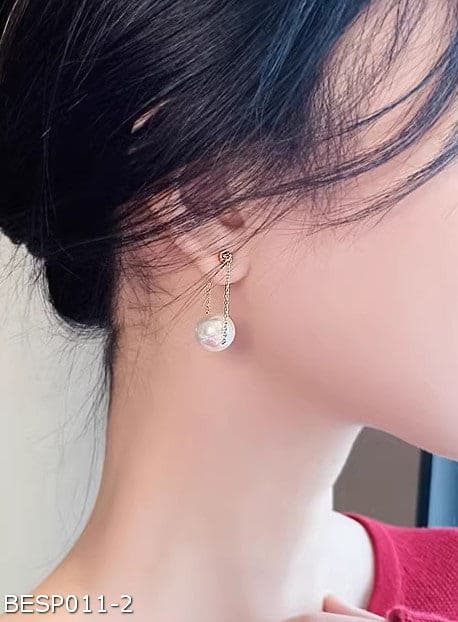 Minimalist pearl earrings