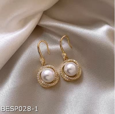 Spiral pearl stud earrings