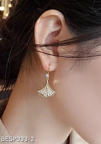 Geometric fan-shaped earrings