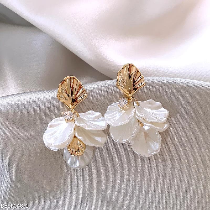 Flower temperament earrings