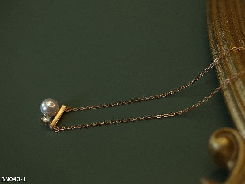 Balance beam pearl  necklace