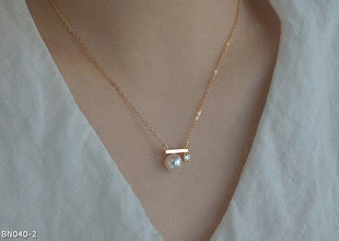 Balance beam pearl  necklace