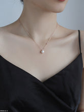 Elegant  pearl pendant Necklace