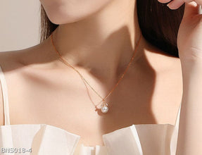 Iris crown pearl pendant Necklace