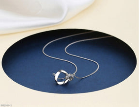 Mobius interlocking necklace