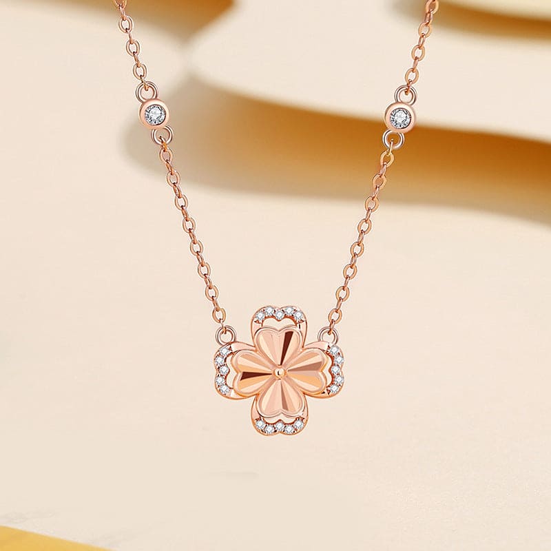 spinning clover necklace