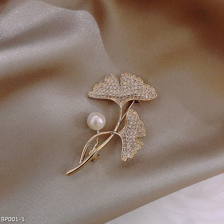 Ginkgo leaf pearl brooch