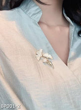 Ginkgo leaf pearl brooch