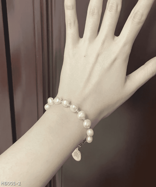 Natural pearls Queen Elizabeth coin bracelet